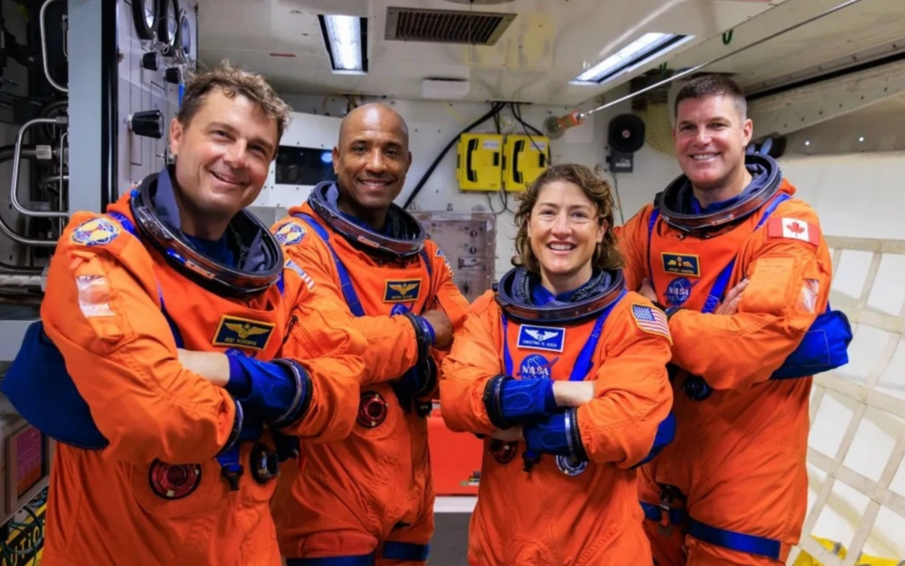 Американцы готовят пилотируемый полет вокруг Луны 