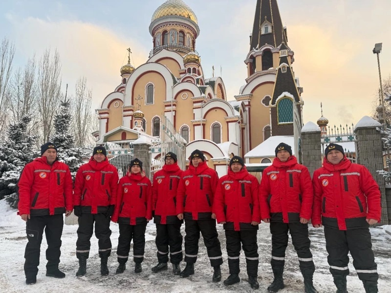 300 спасателей дежурили на ночных крещенских купаниях в Алматы 