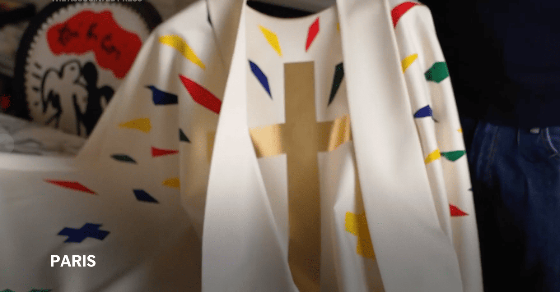 Современные облачения представит известный модельер к открытию собора Парижской Богоматери во Франции