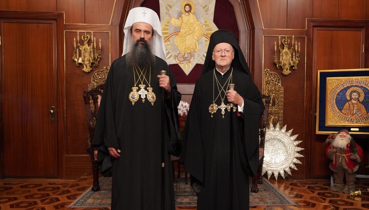 Криками «Анафема!» проводили Константинопольского Патриарха в Болгарии 