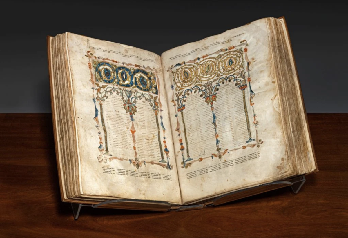 За 7 млн $ выставили на аукцион книгу священного писания иудеев, составленную в XIV веке в Испании  