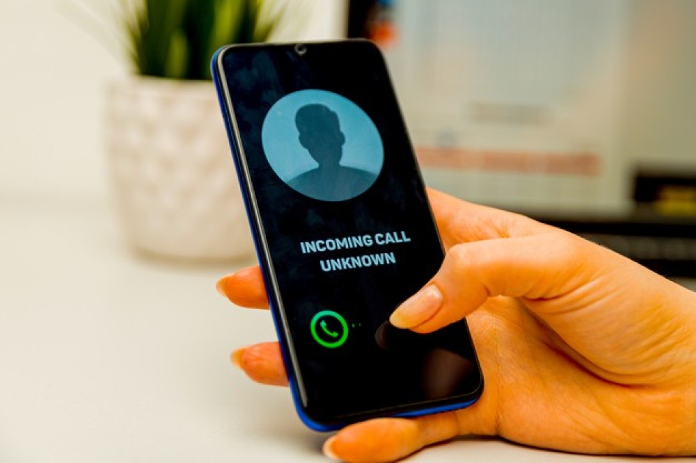 Почему не стоит разговаривать и шутить с мошенниками, объяснили эксперты 