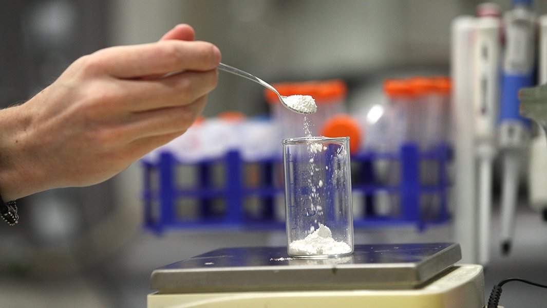 В России испытывают лекарство от рака, подавляющее рост опухоли 