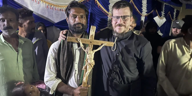 Священник освобождает христиан из рабства в Пакистане 