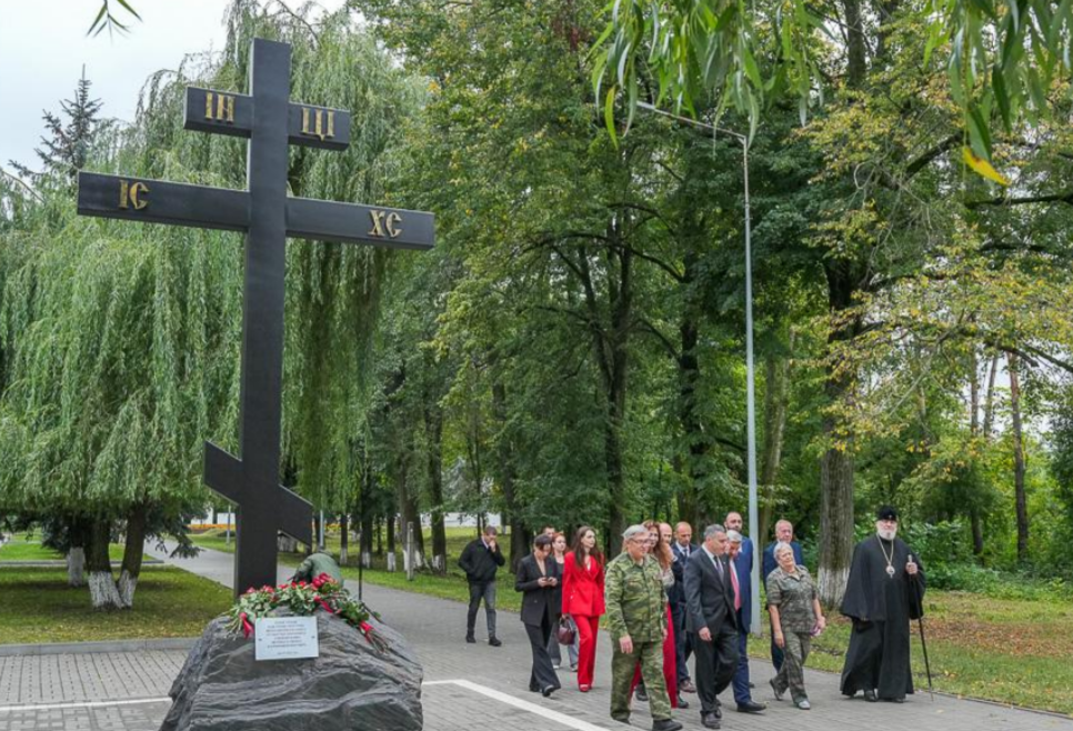 В Курске освятили памятный крест, посвященный жертвам фашизма и неонацизма В Курске освятили памятный крест, посвященный жертвам фашизма и неонацизма