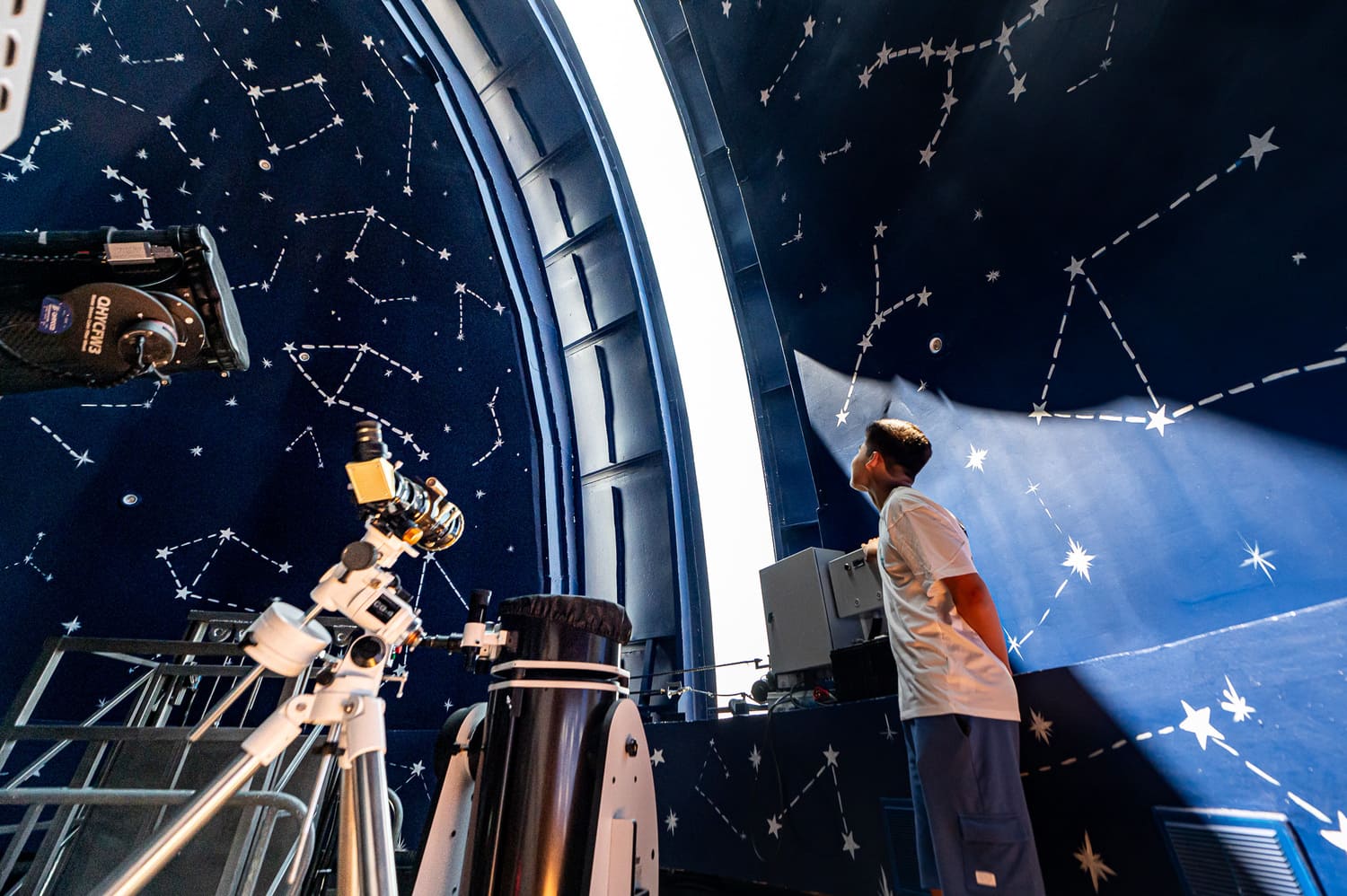 Наноспутник и исследование землетрясений: в алматинском Дворце школьников показали проекты детей