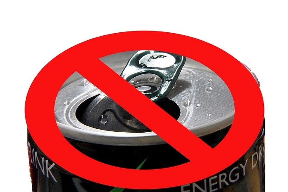 Инфаркты, галлюцинации, припадки: врач высказалась об опасности энергетических напитков