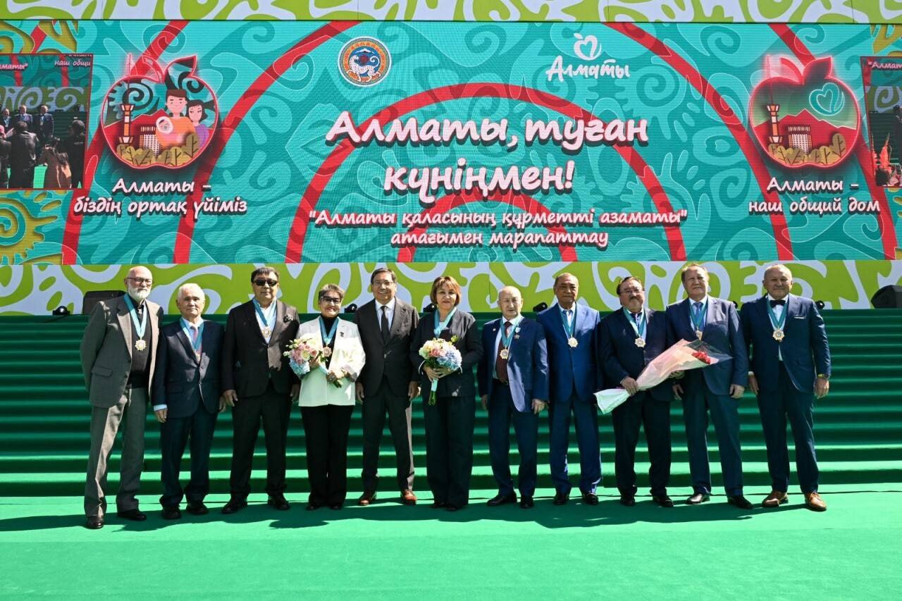 Театральный коллектив и горожан удостоили звания Почётных граждан Алматы Театральный коллектив и горожан удостоили звания Почётных граждан Алматы
