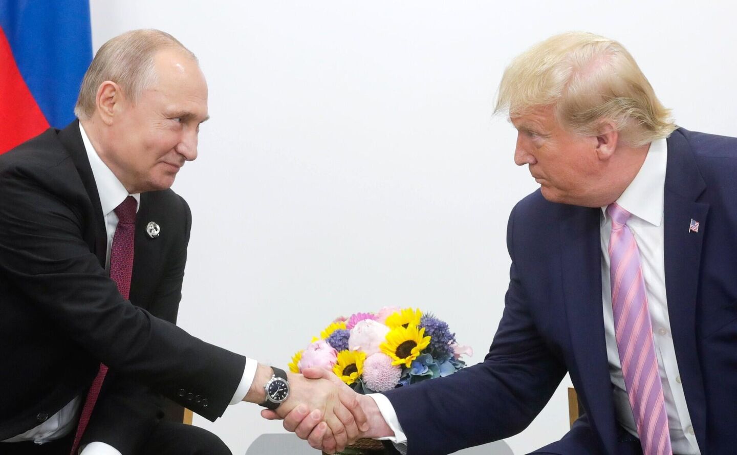 Путин и Трамп провели переговоры Путин и Трамп провели переговоры