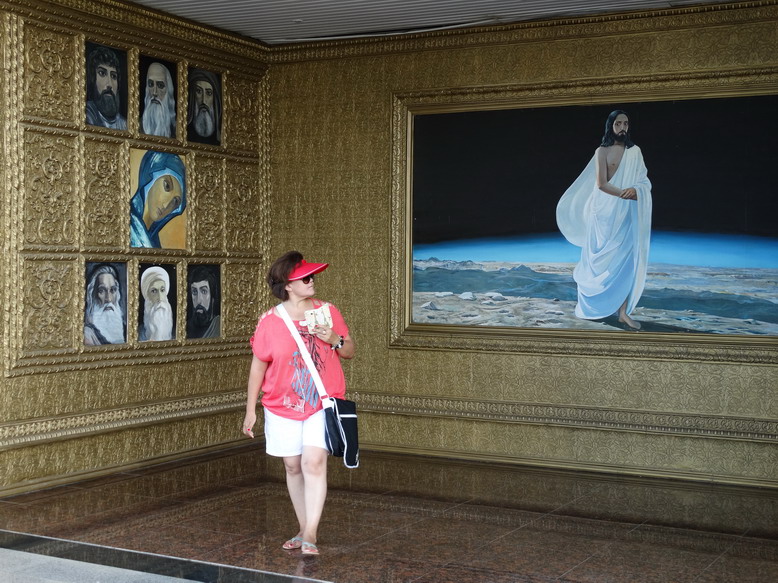 Лазурный берег Иссык-Куля: между святым мазаром святого Чолпон-Аты и духовным центром Чингиза Айтматова 