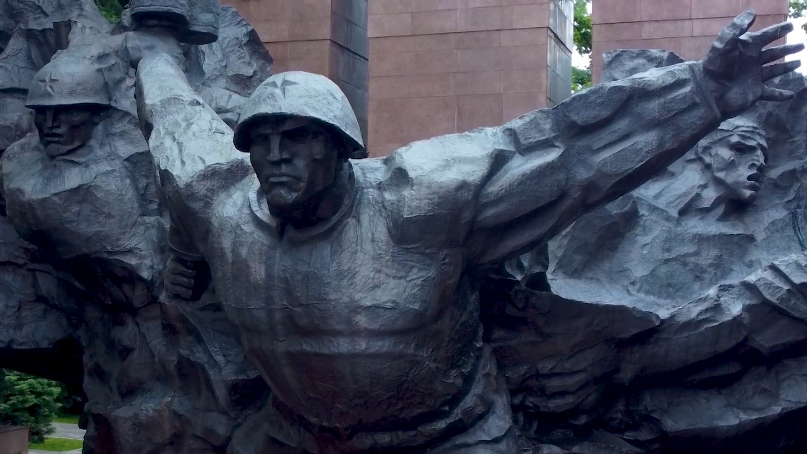 В Алматы снят документальный фильм о знаменитом Мемориале Славы В Алматы снят документальный фильм о знаменитом Мемориале Славы