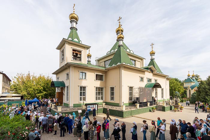 В Алматы завершается пребывание мощей святителя Спиридона 