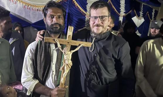 Священник освобождает христиан из рабства в Пакистане 