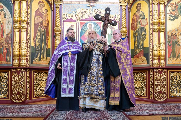 Митрополит Александр совершил всенощное бдение с выносом Креста в главном храме Алматы Митрополит Александр совершил всенощное бдение с выносом Креста в главном храме Алматы