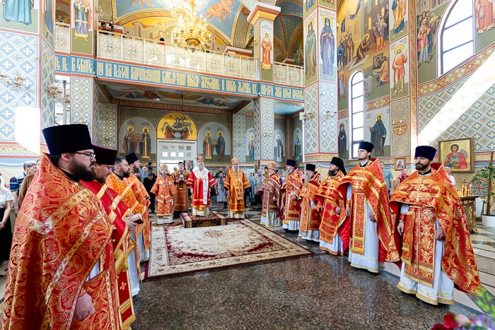 Неделя о слепом: архиерейская служба в соборе Александра Невского Неделя о слепом: архиерейская служба в соборе Александра Невского