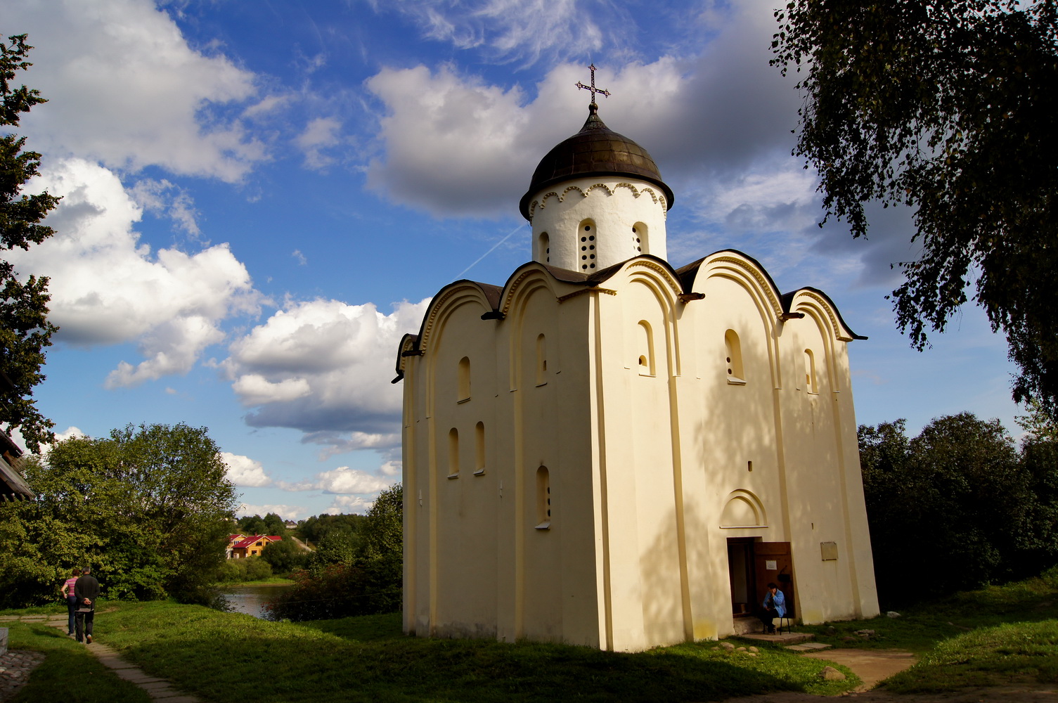 От храма к храму: староладожская Георгиевская церковь 
