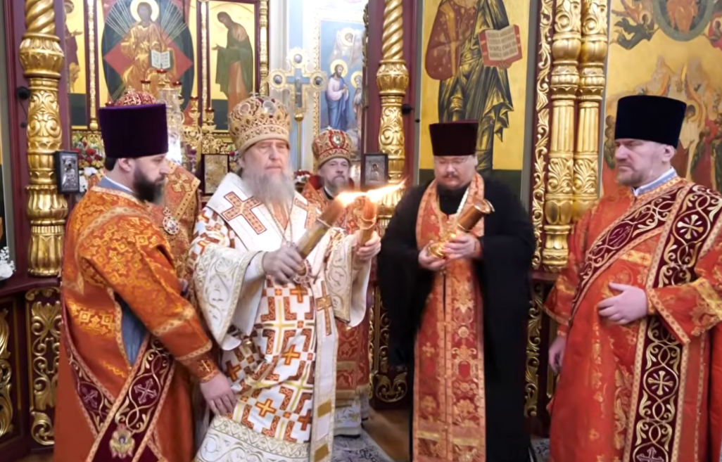 Как в Алматы встречали Благодатный огонь 