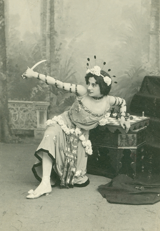 Анна Павлова в образе Никии в балете _Баядерка_1902