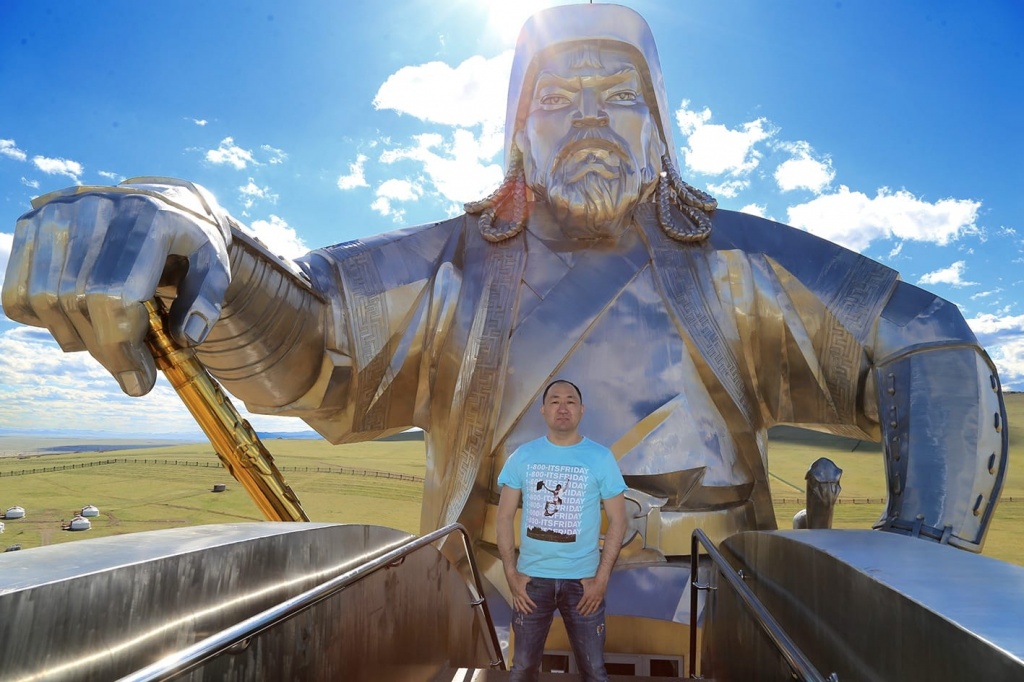 Конная статуя Чингисхана. Монголия