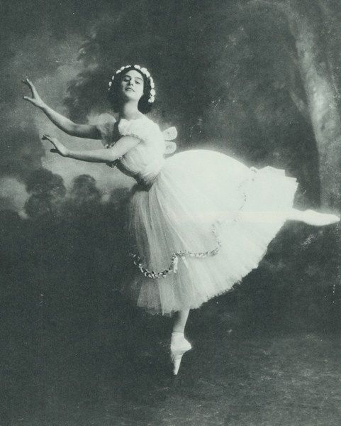 Анна Павлова в образе для балета Шопениана 1909