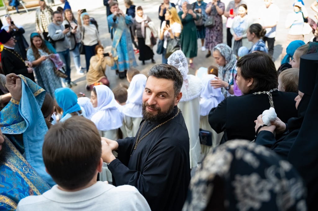 Фото 5 Александр Суворов клирик Вознесенского кафедрального собора г Алматы