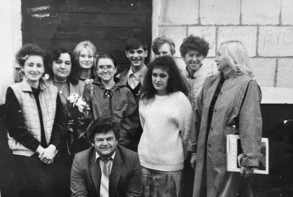 Елена Кюль с сокурсниками и преподавателями. 1990-е годы / Фото из личного архива
