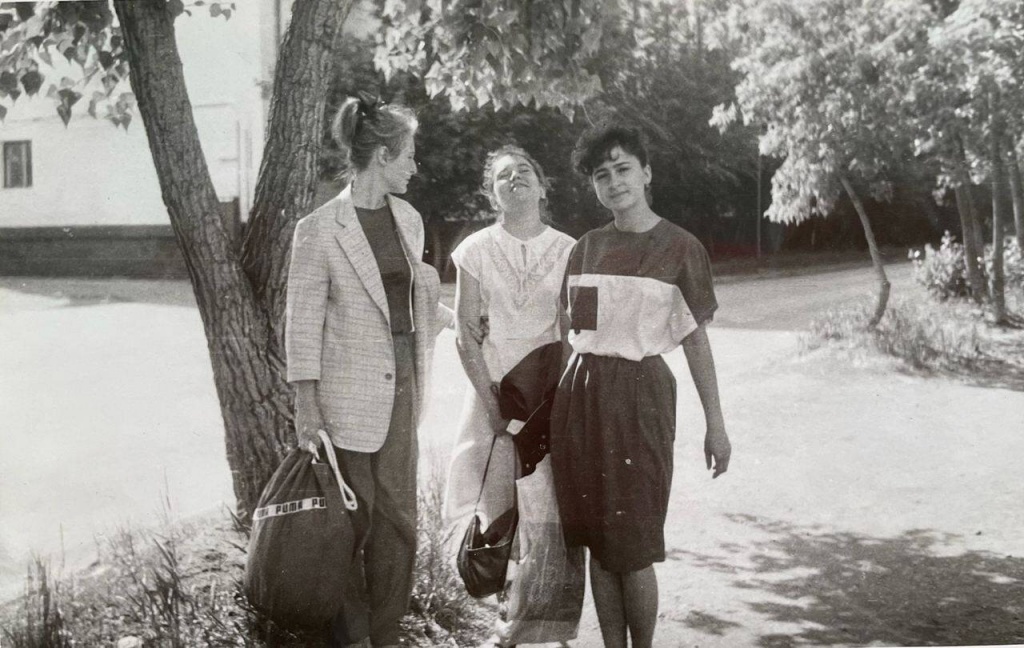 Елена Кюль с сокурсницами. 1990-е годы / Фото из личного архива