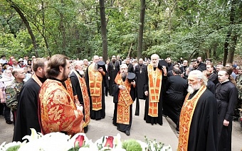 В алматинской роще Баума почтили память святителя Пимена 