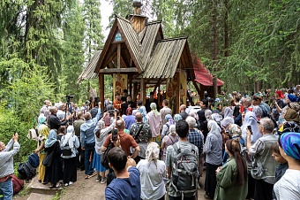 В Аксайском ските прошли торжества в день памяти святых Серафима и Феогноста 
