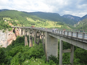 Стремительные воды Черногории. Живая вода водопада Светигора 