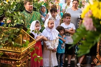 Первые обращения к Богу: краткие молитвы для детей